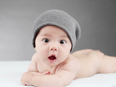 哺乳期妈妈化妆要谨慎对宝宝造成伤害 